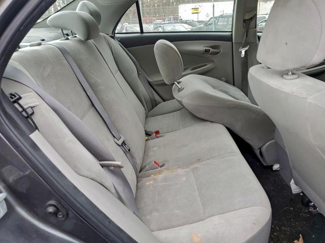 Toyota Corolla Base Image 9