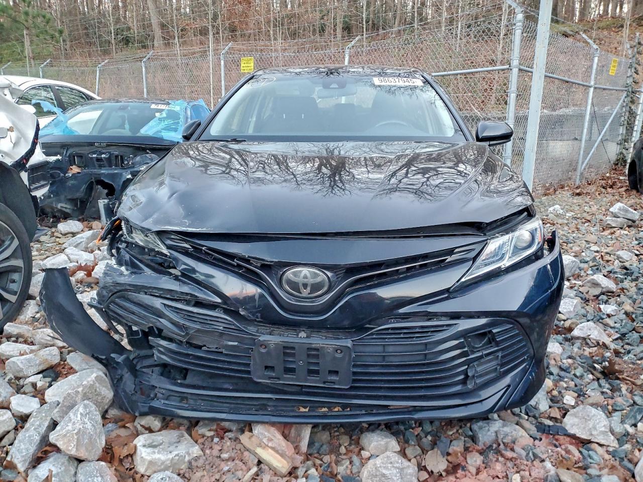 Toyota Camry L Image 2