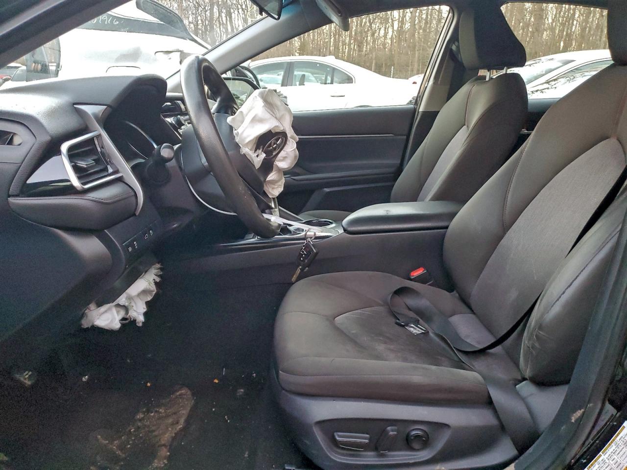 Toyota Camry L Image 8