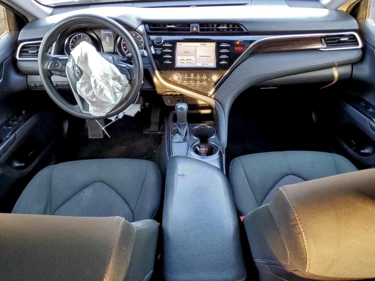 Toyota Camry L Image 6