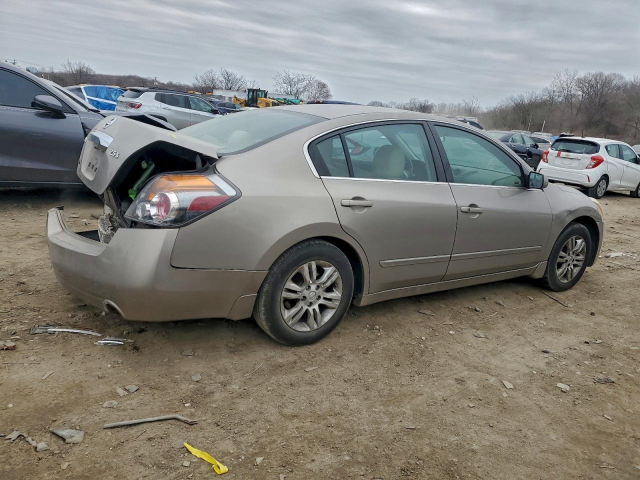 Nissan Altima Base Image 3