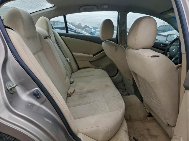 Nissan Altima Base Image 8