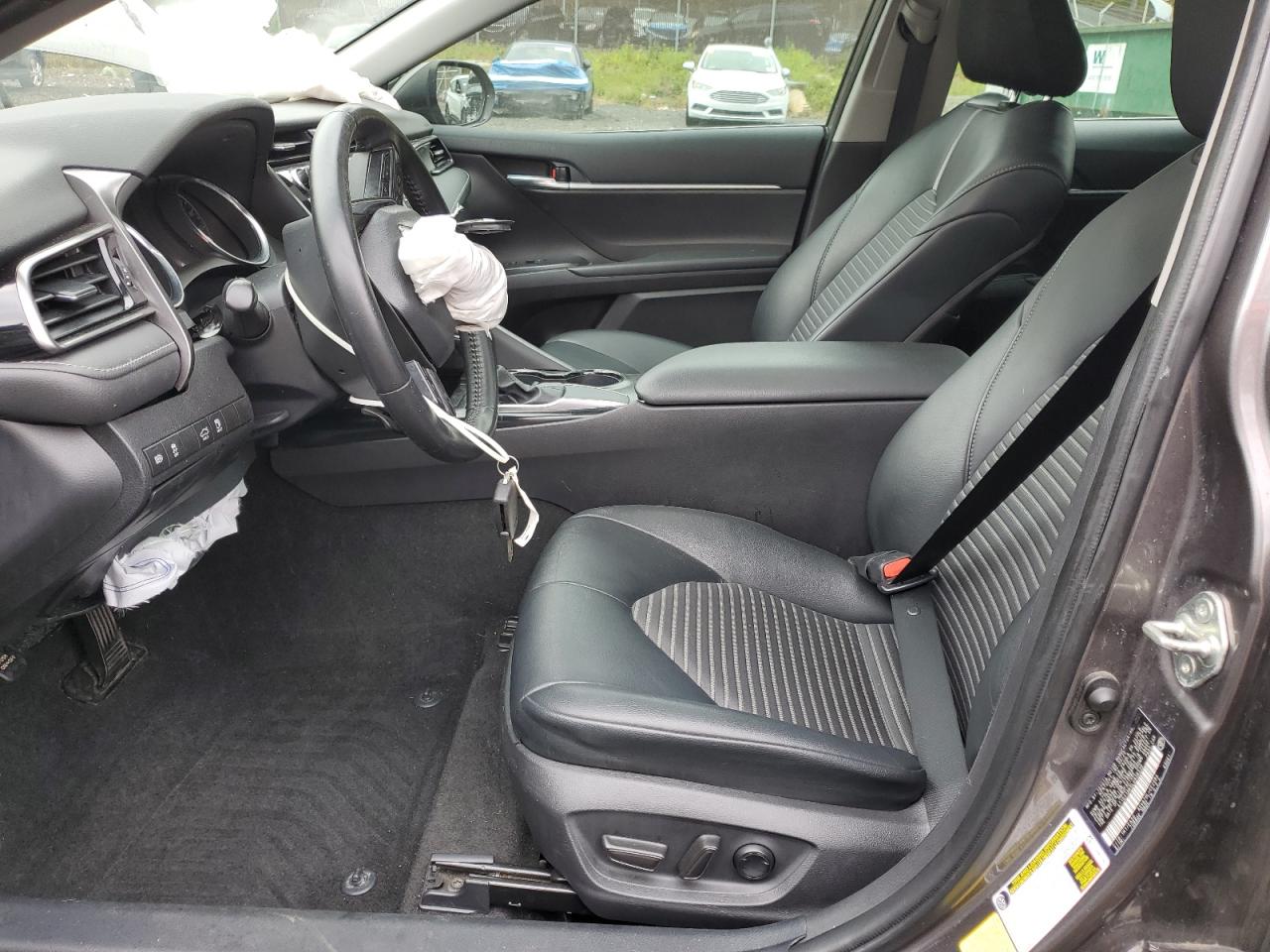 Toyota Camry Se Image 4