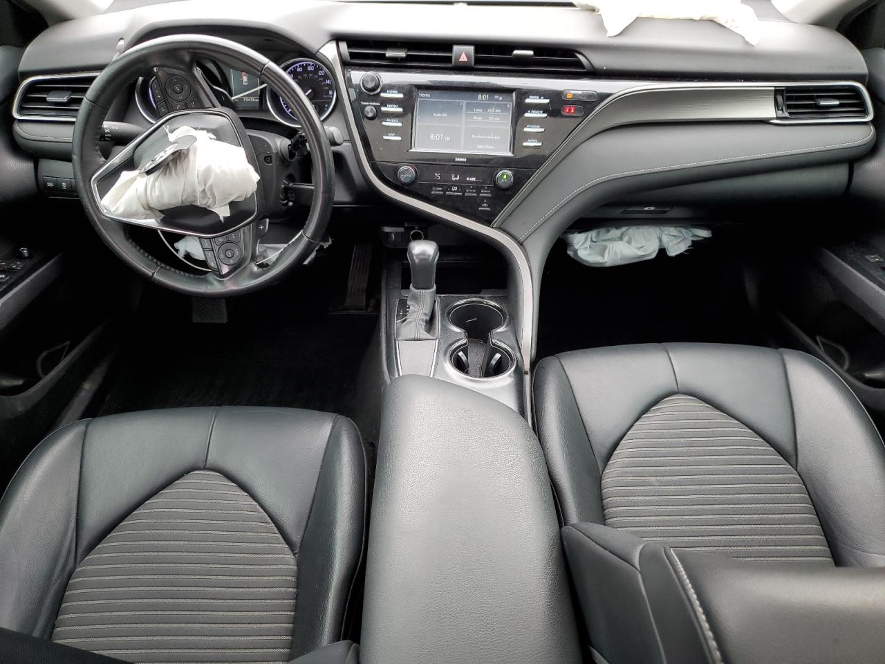 Toyota Camry Se Image 10