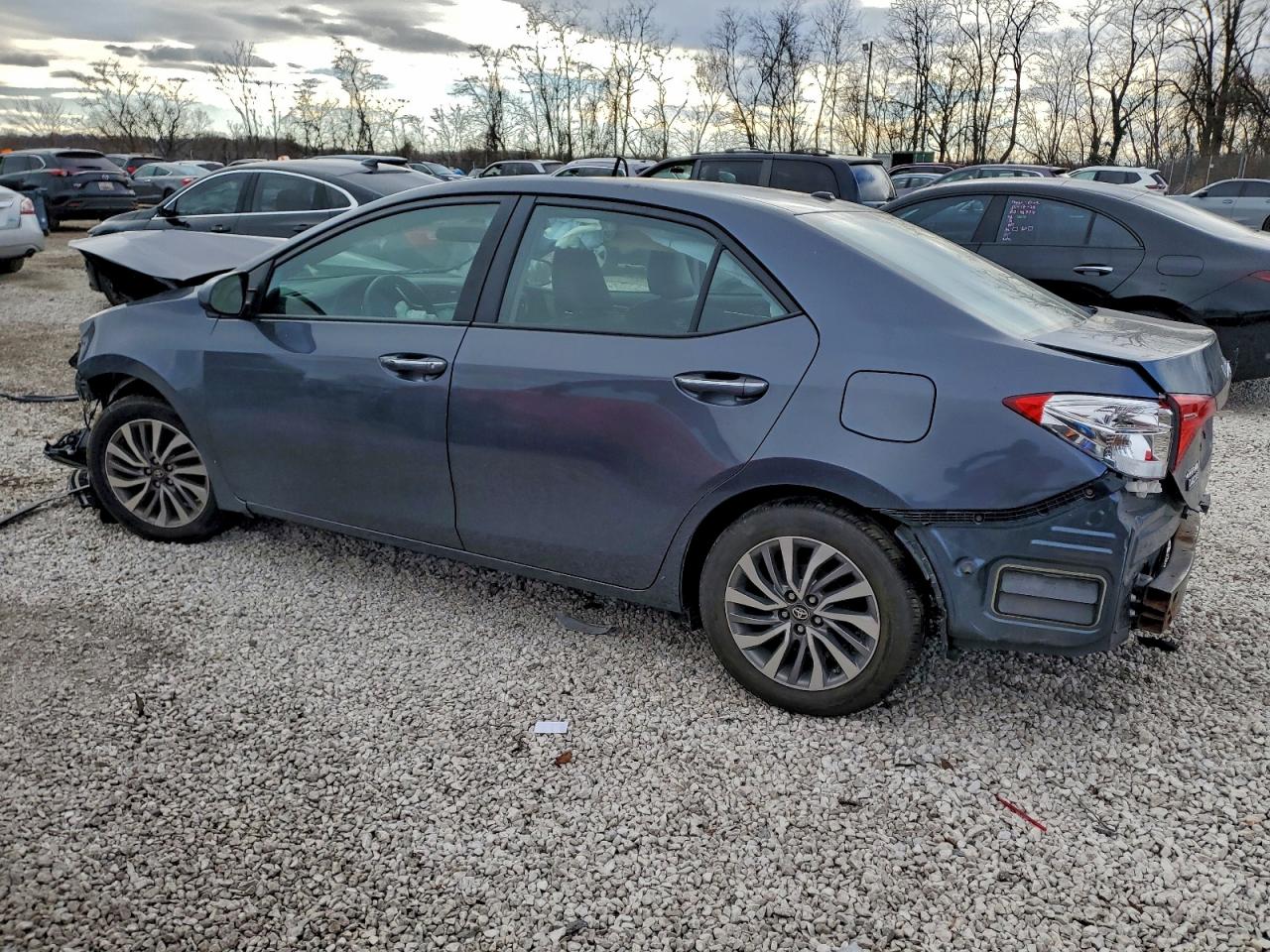 Toyota Corolla L Image 9