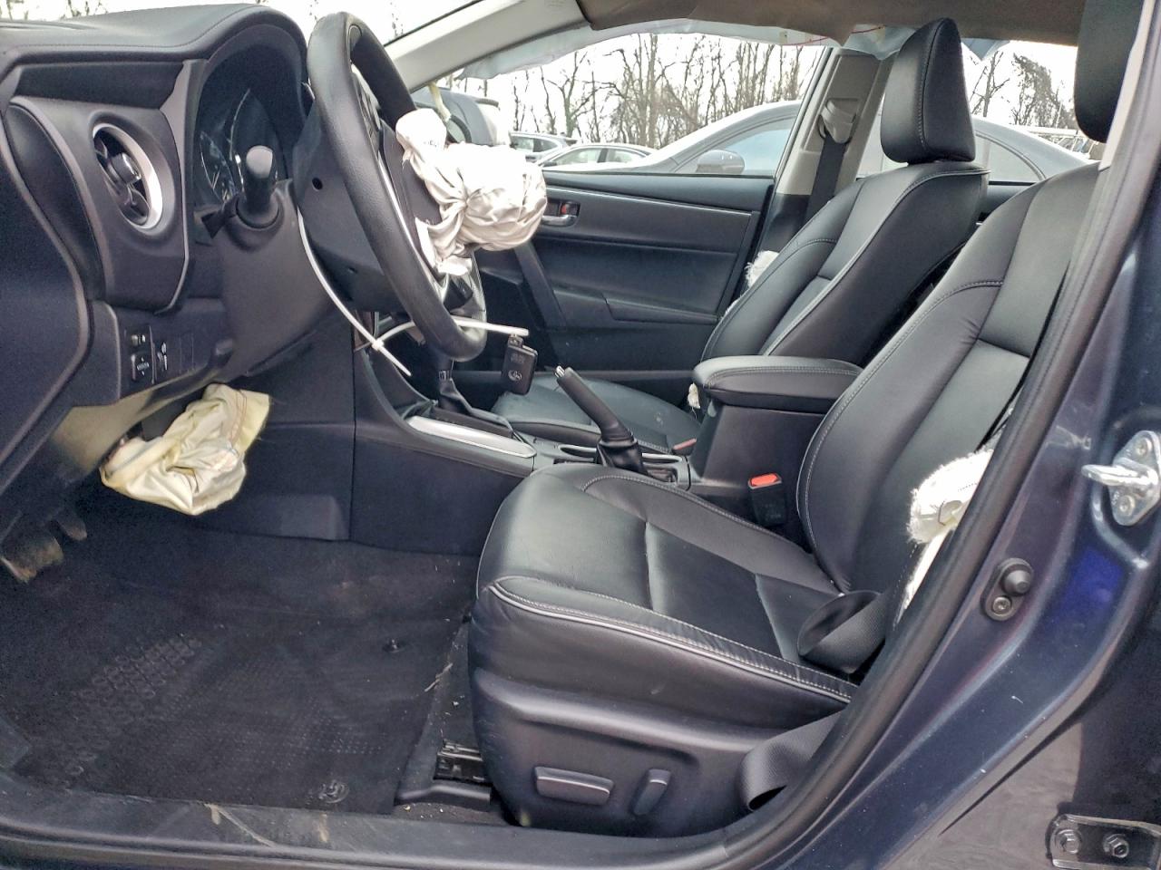 Toyota Corolla L Image 2