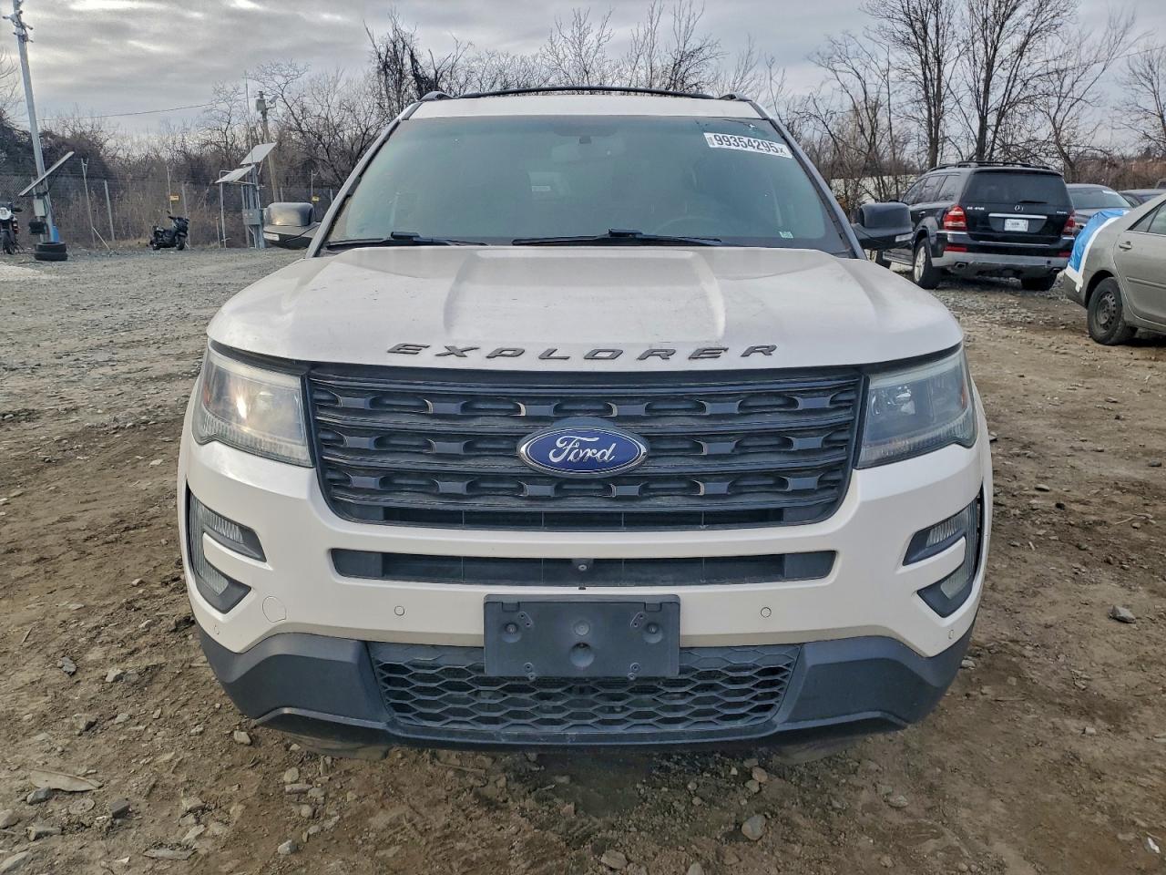 Ford Explorer Sport Image 13