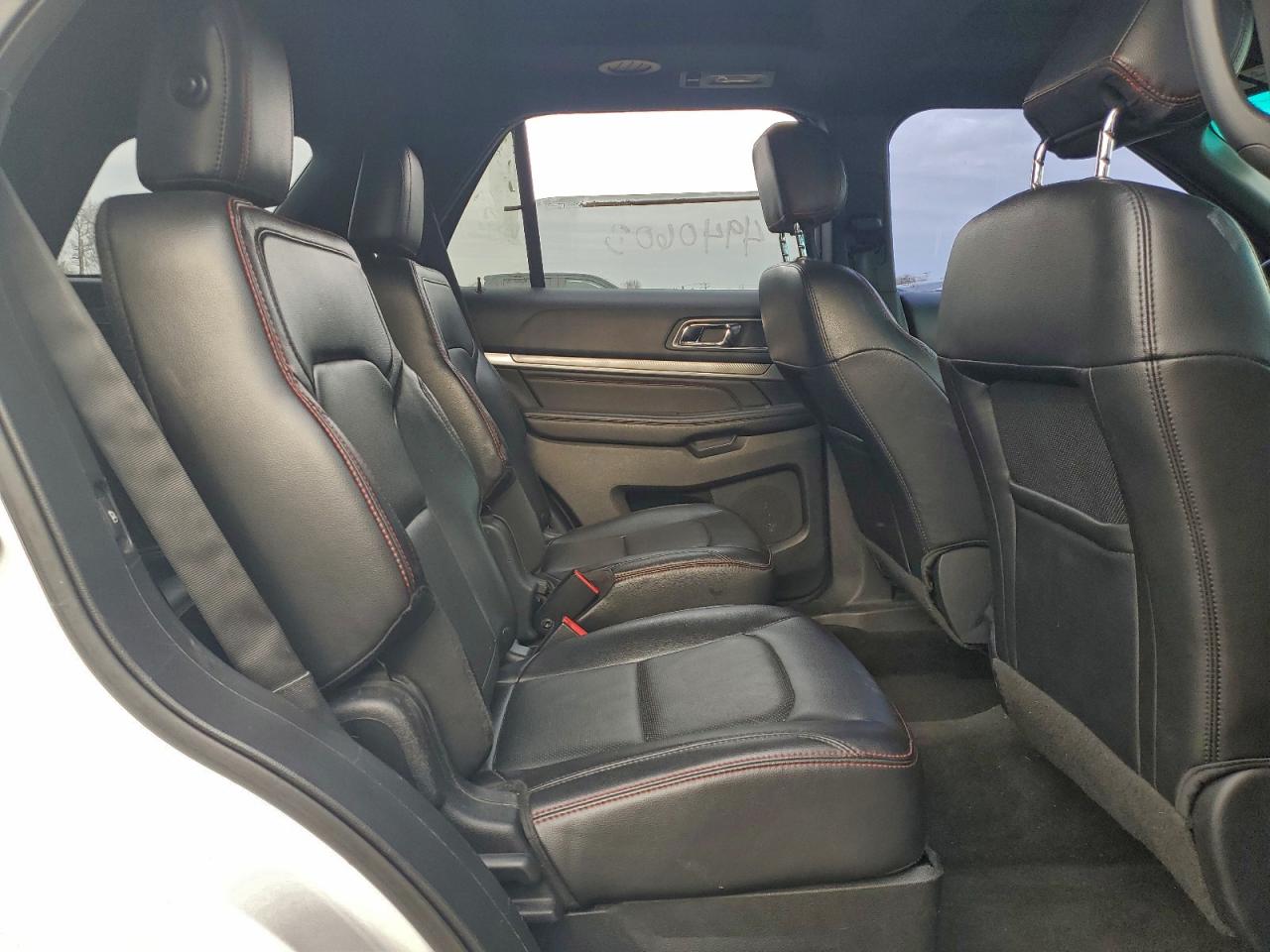 Ford Explorer Sport Image 2