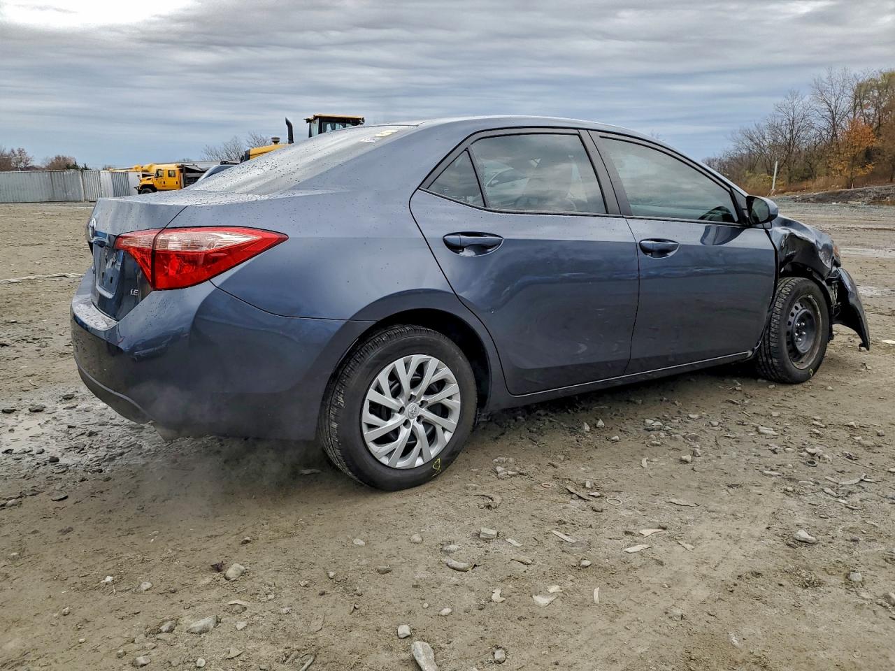 Toyota Corolla L Image 3