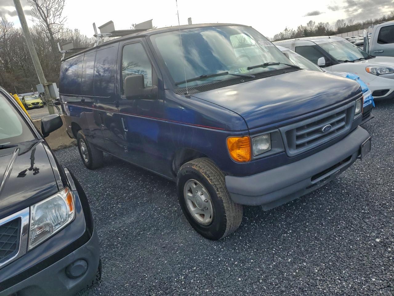 Ford Econoline E250 Van Image 7