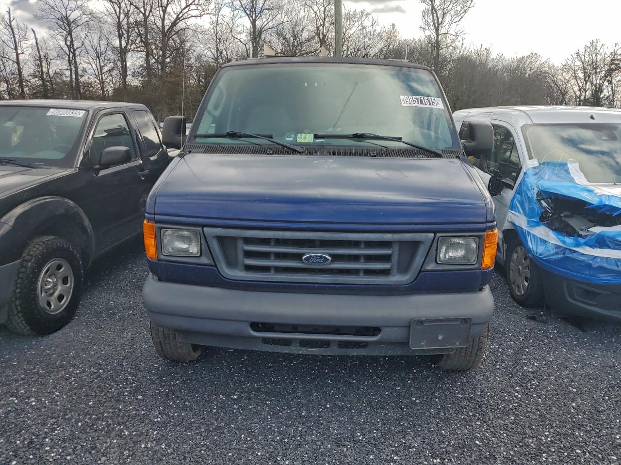 Ford Econoline E250 Van Image 5