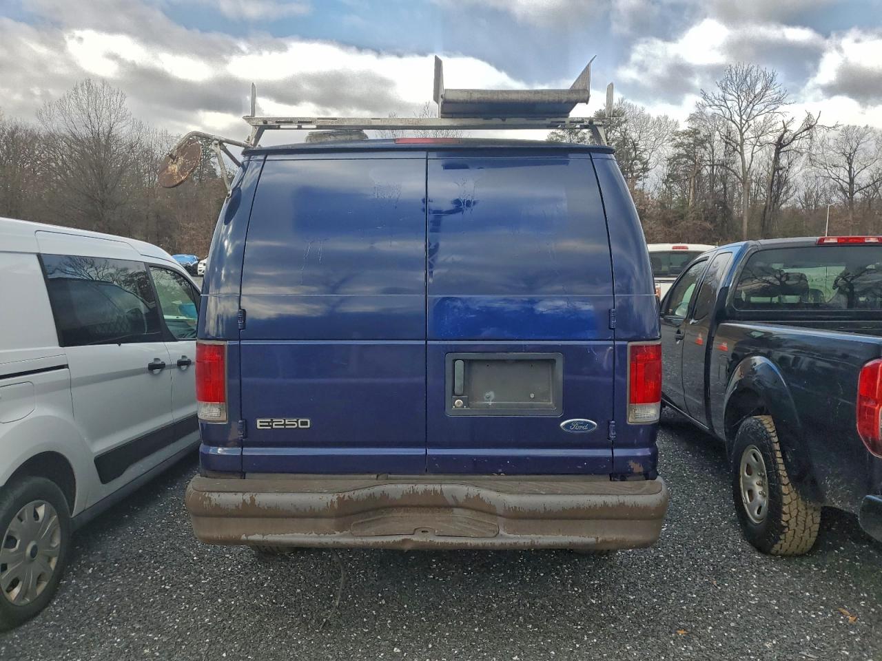 Ford Econoline E250 Van Image 8