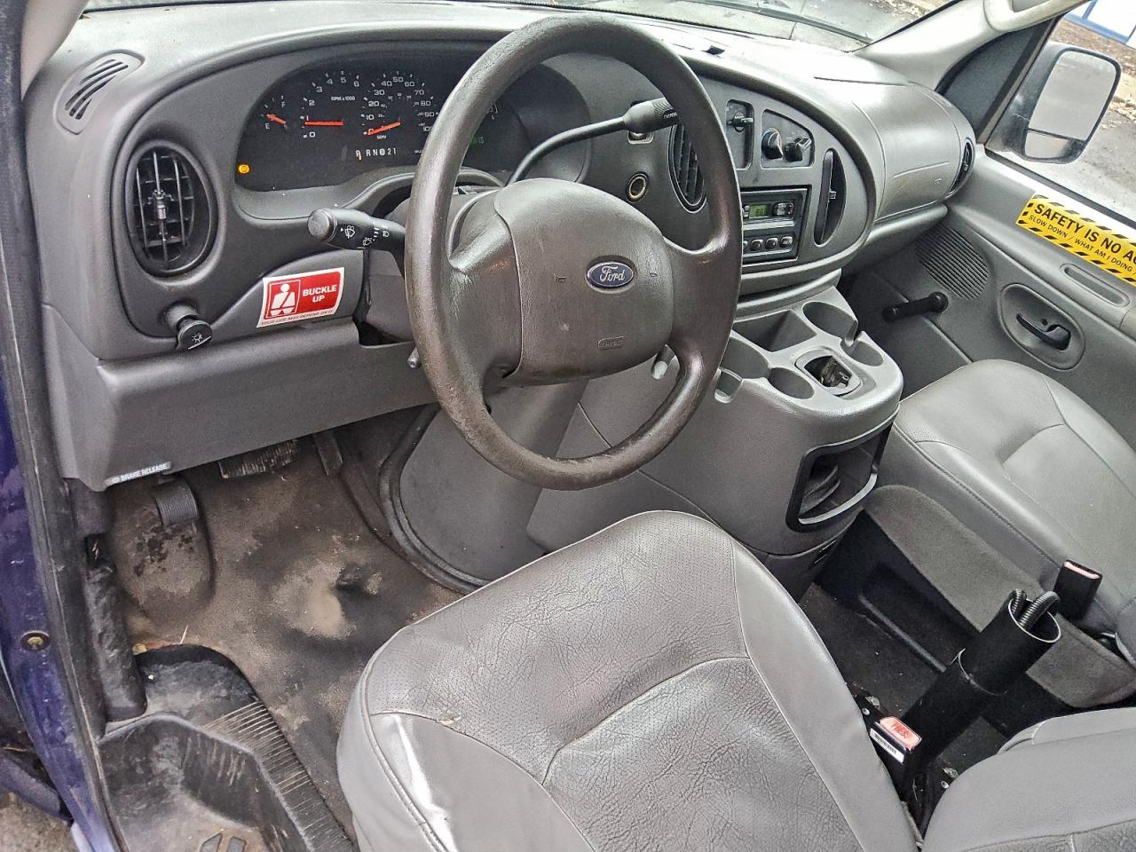 Ford Econoline E250 Van Image 2