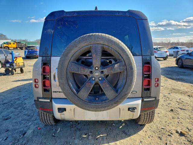 Land Rover Defender 110 Se Image 9