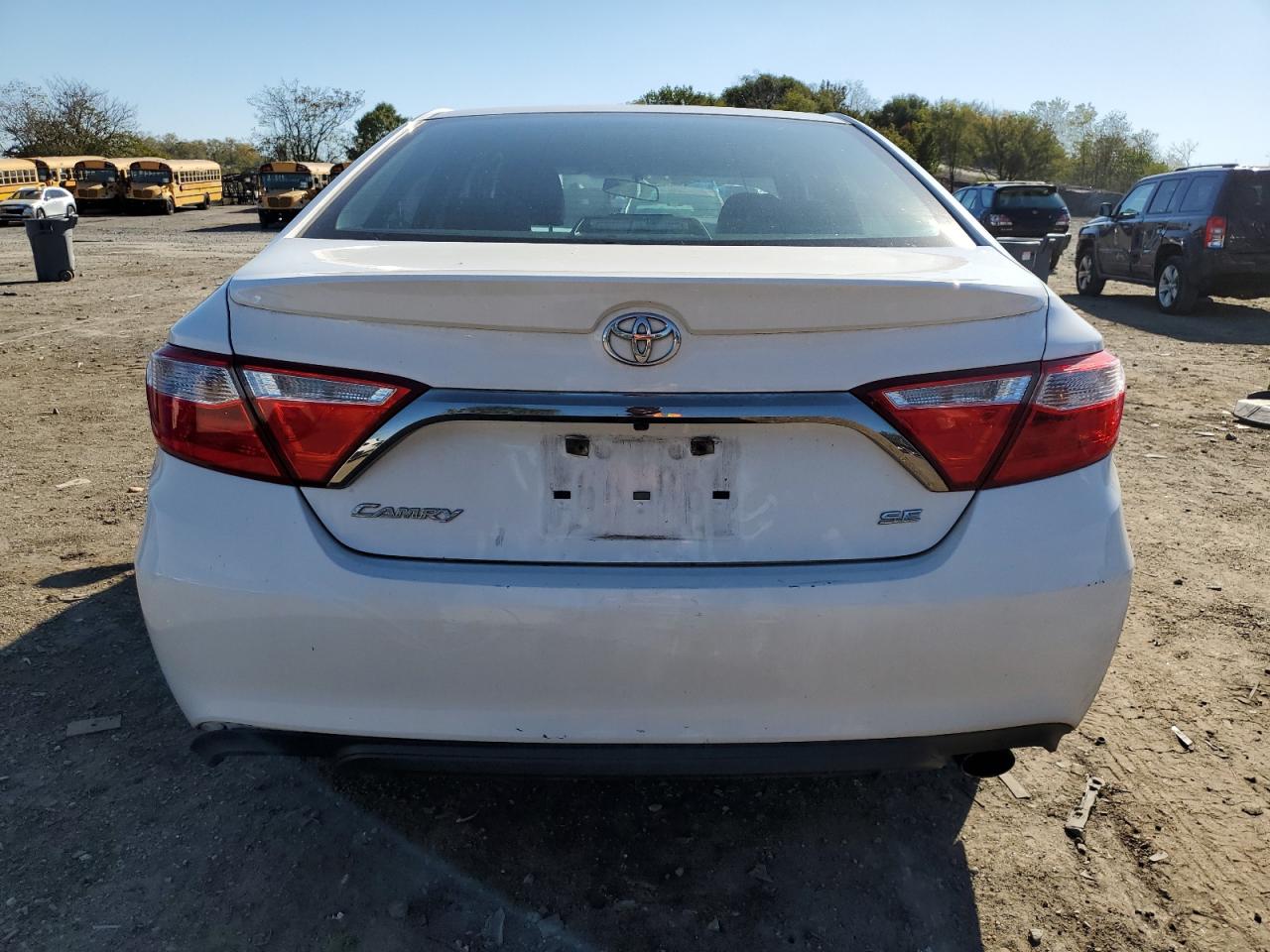 Toyota Camry Le Image 7