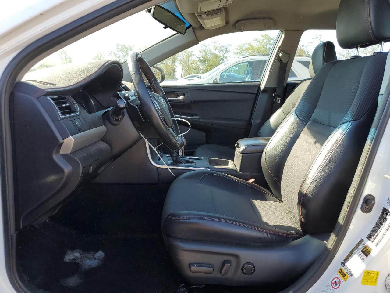 Toyota Camry Le Image 13