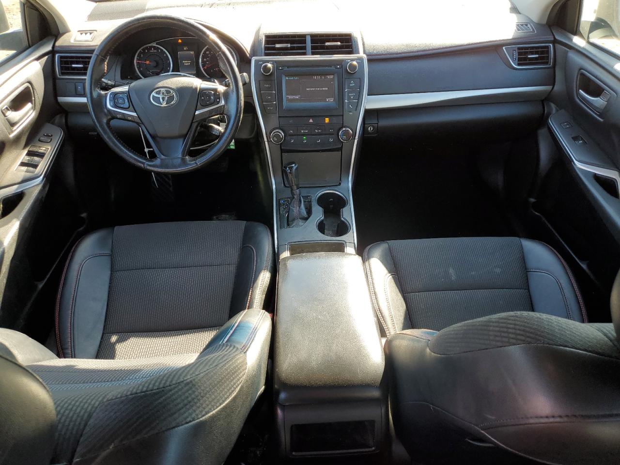 Toyota Camry Le Image 2