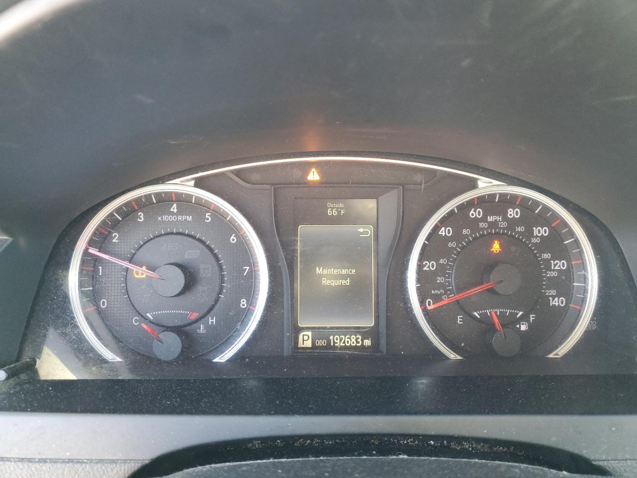 Toyota Camry Le Image 9