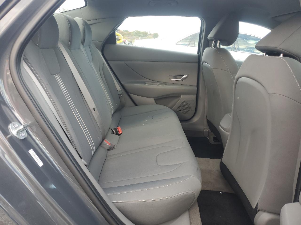 Hyundai ELANTRA Sel Image 5