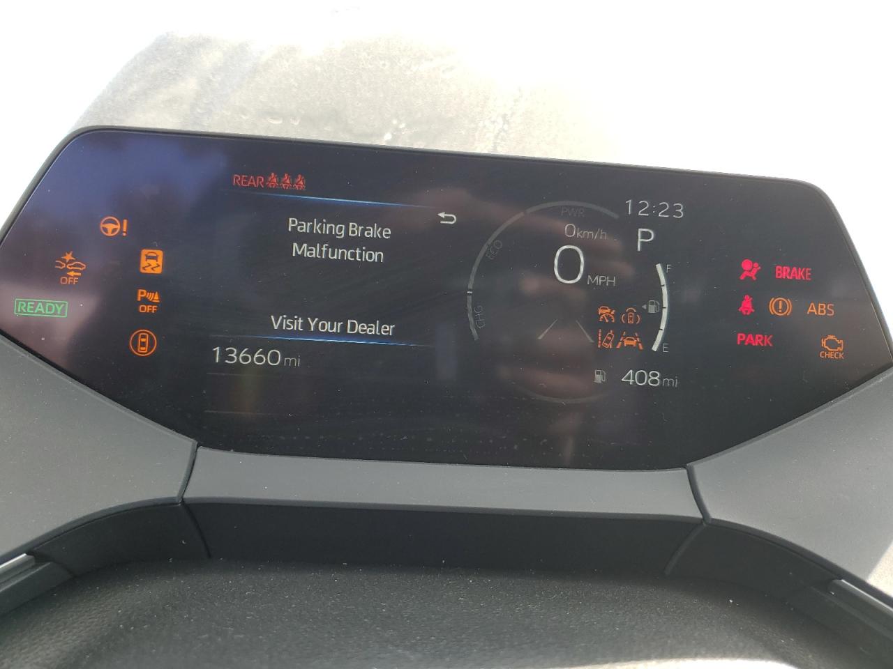 Toyota Prius Le Image 4