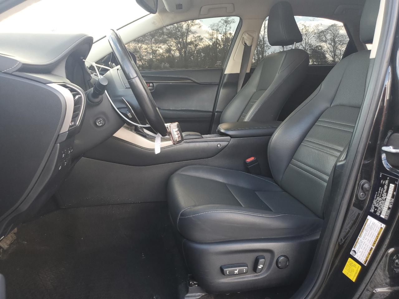 Lexus NX 300 Base Image 6