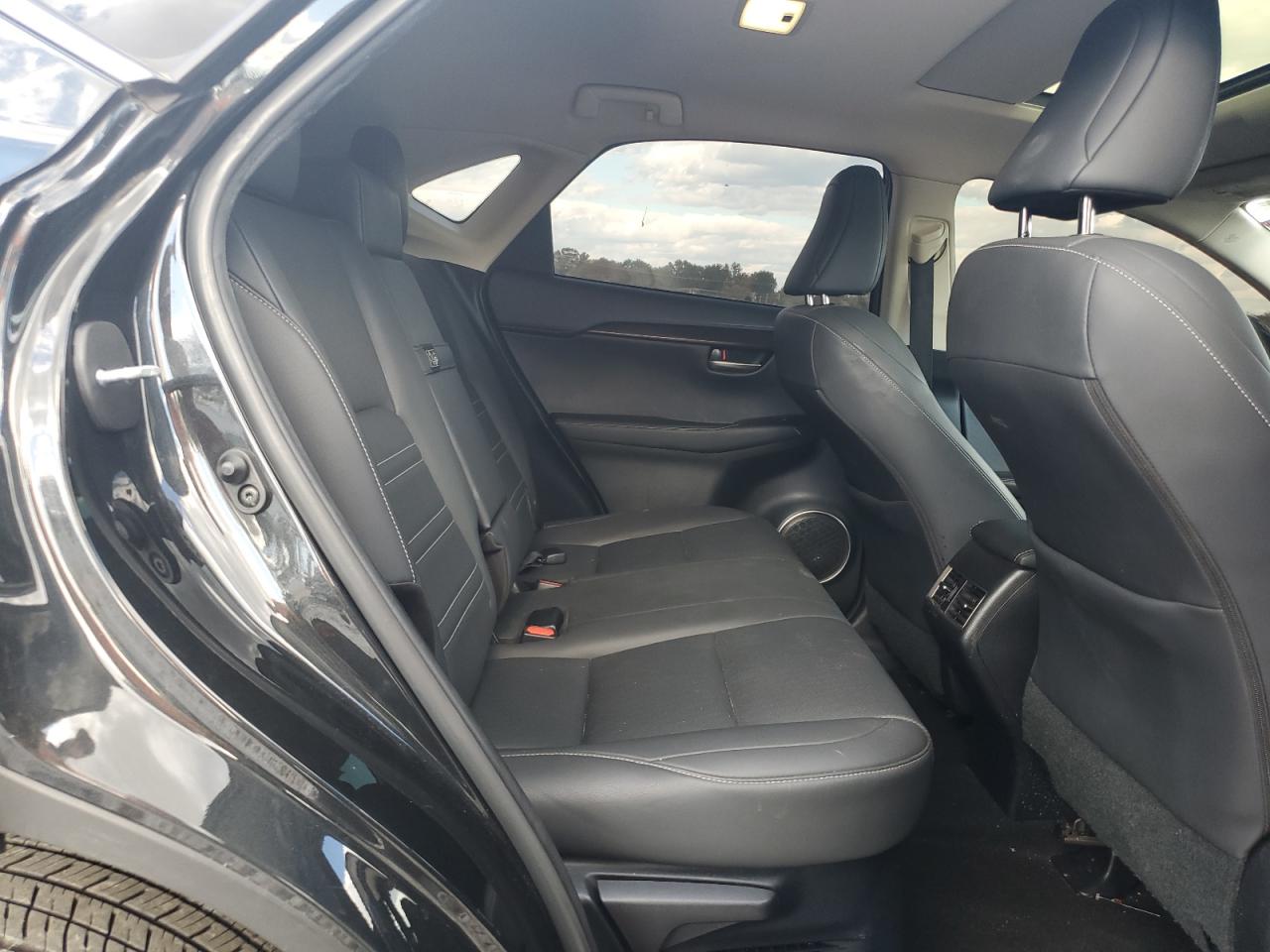 Lexus NX 300 Base Image 8