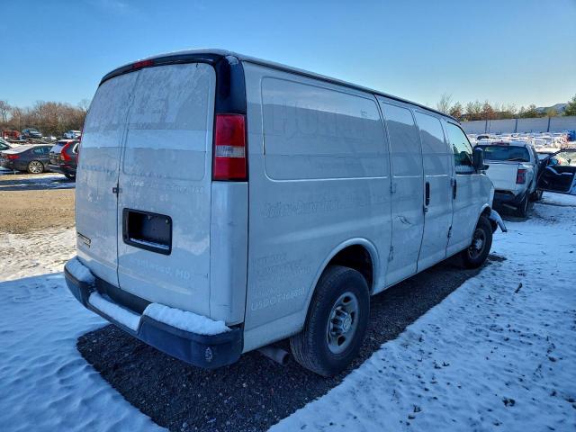 Chevrolet Express Image 3