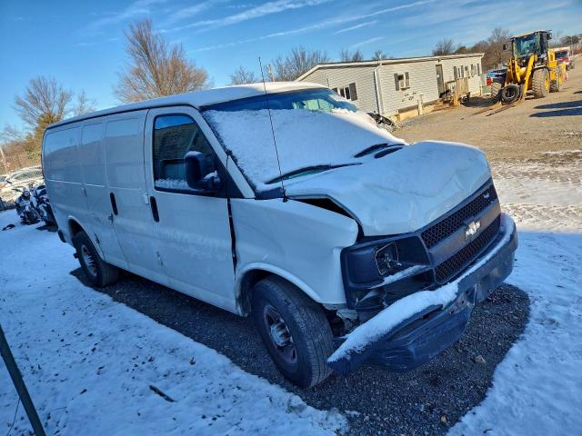 Chevrolet Express Image 2