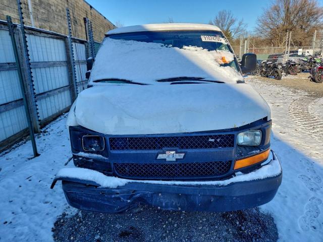 Chevrolet Express Image 5