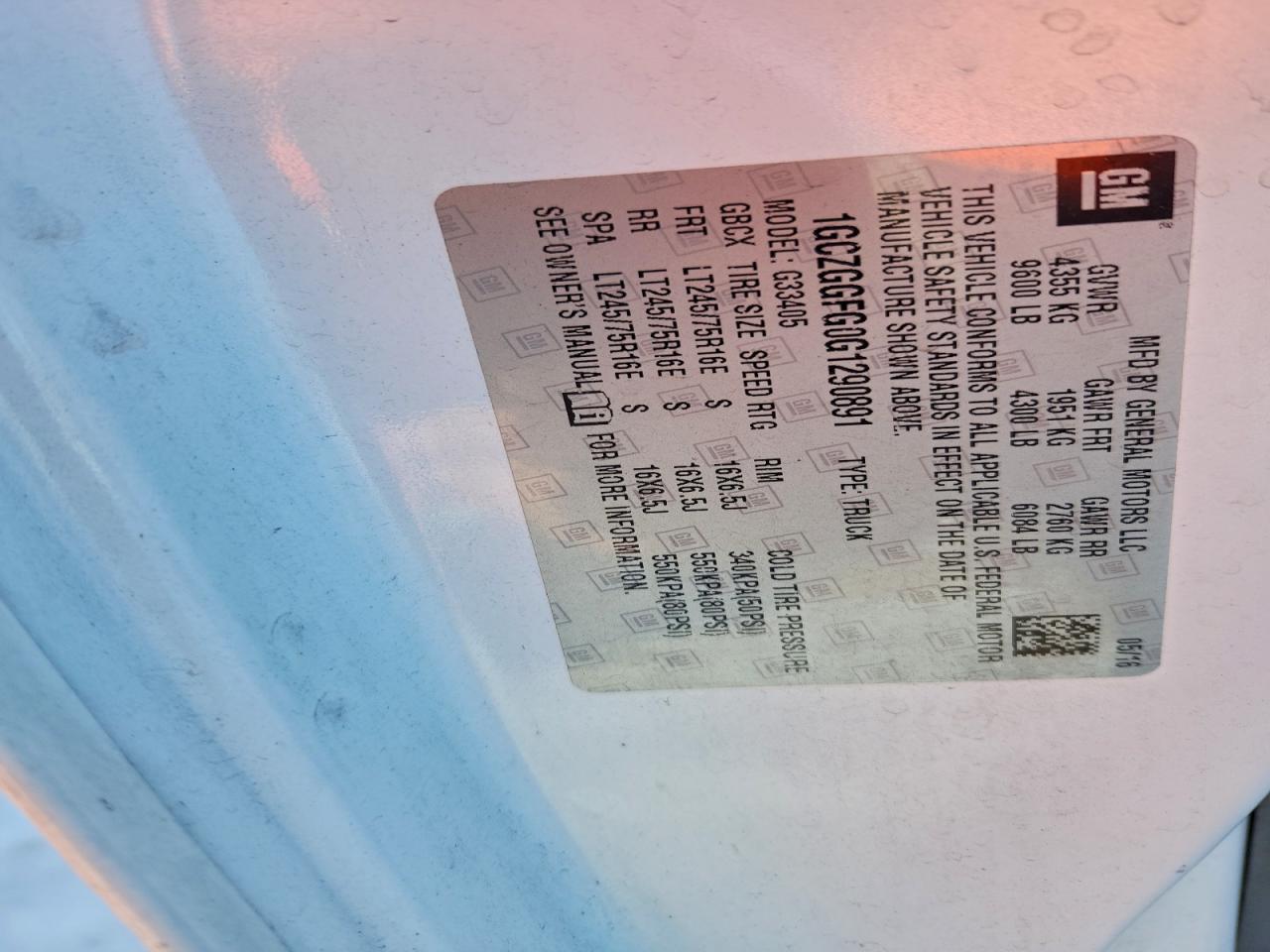 Chevrolet Express Image 12