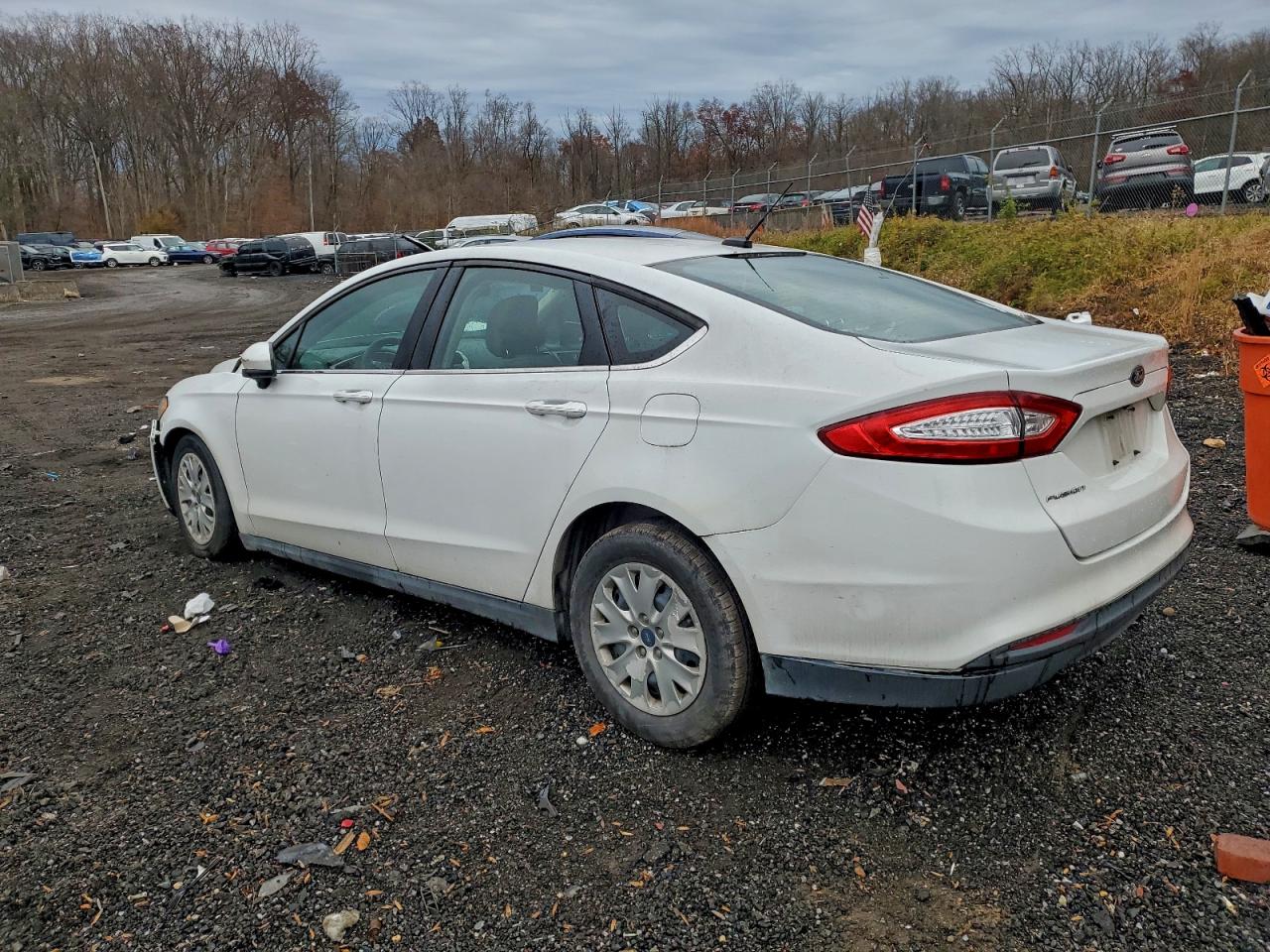 Ford Fusion S Image 10