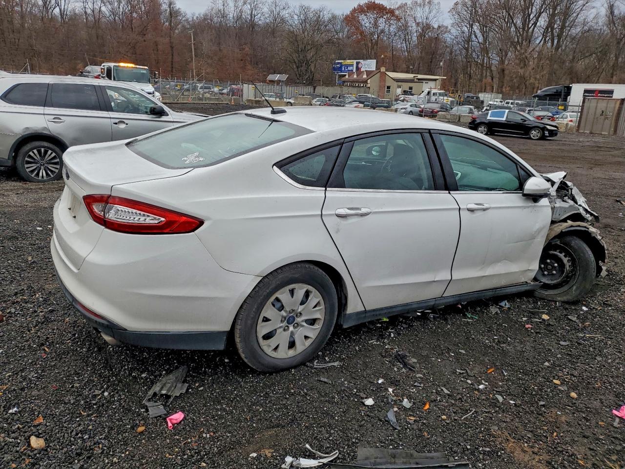 Ford Fusion S Image 3