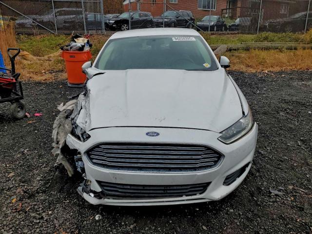 Ford Fusion S Image 2