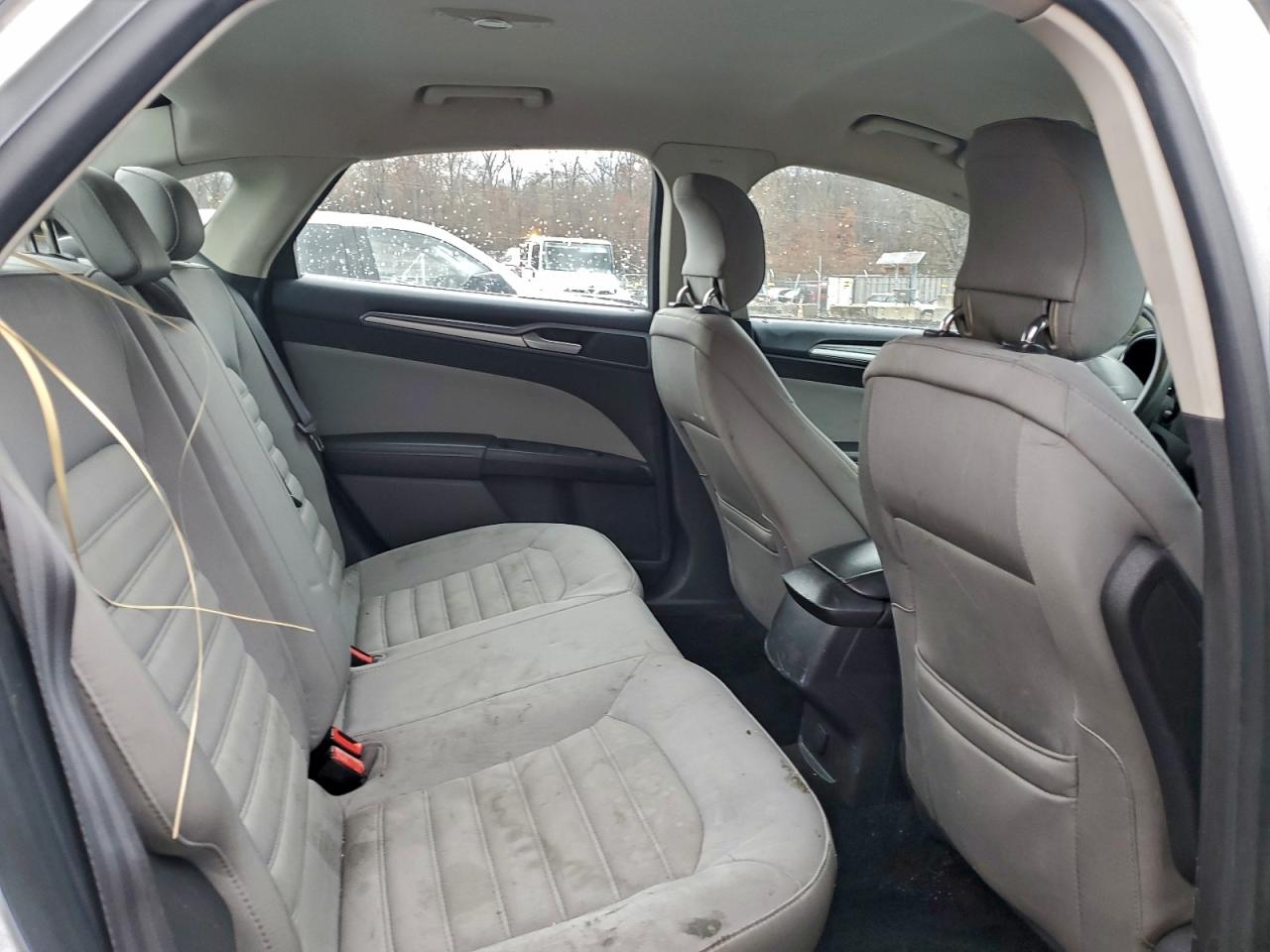 Ford Fusion S Image 9