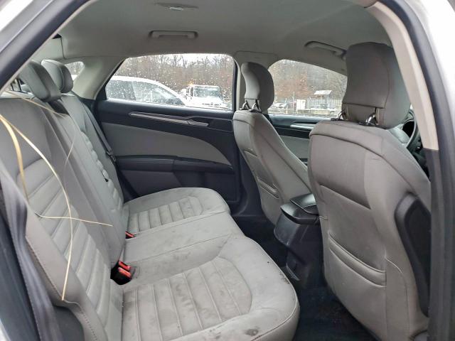 Ford Fusion S Image 9