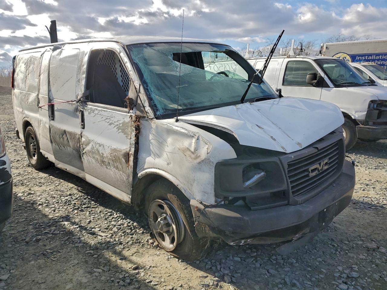 GMC Savana G1500 Image 4