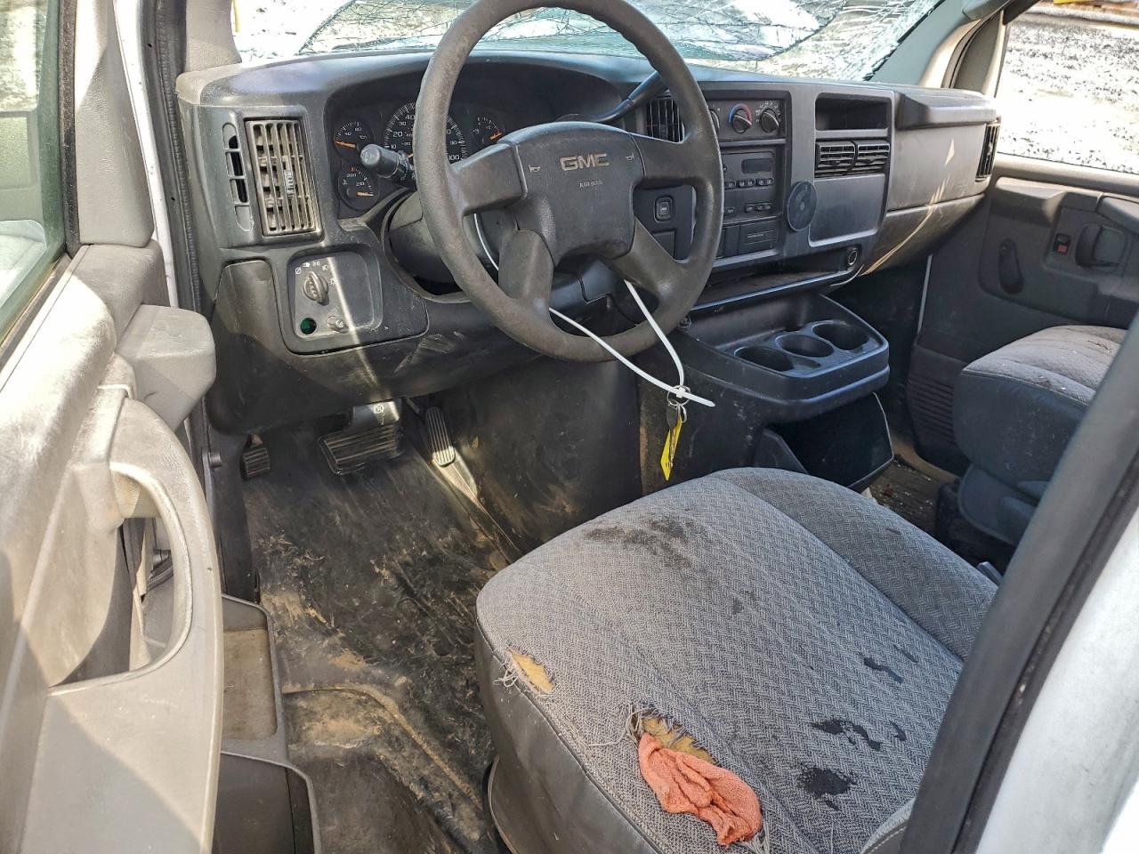 GMC Savana G1500 Image 11