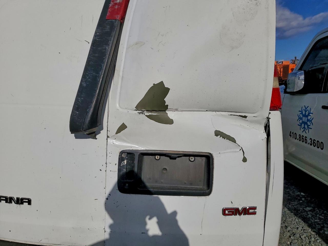 GMC Savana G1500 Image 12