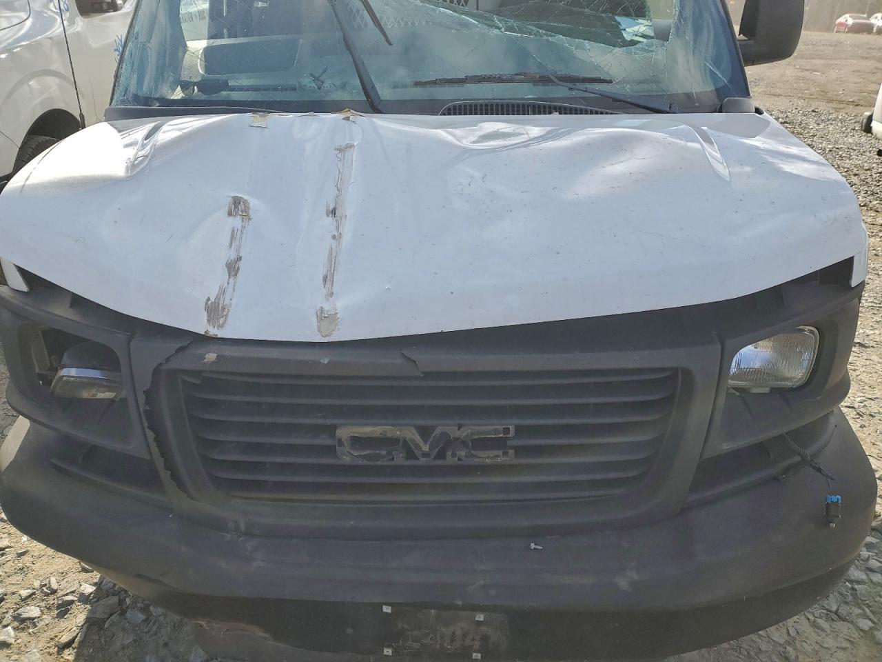 GMC Savana G1500 Image 10