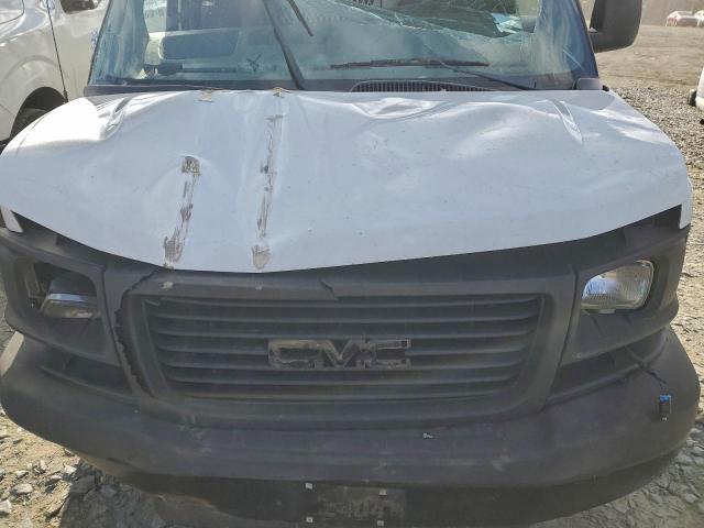 GMC Savana G1500 Image 10