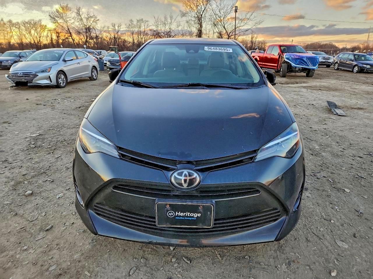 Toyota Corolla L Image 8