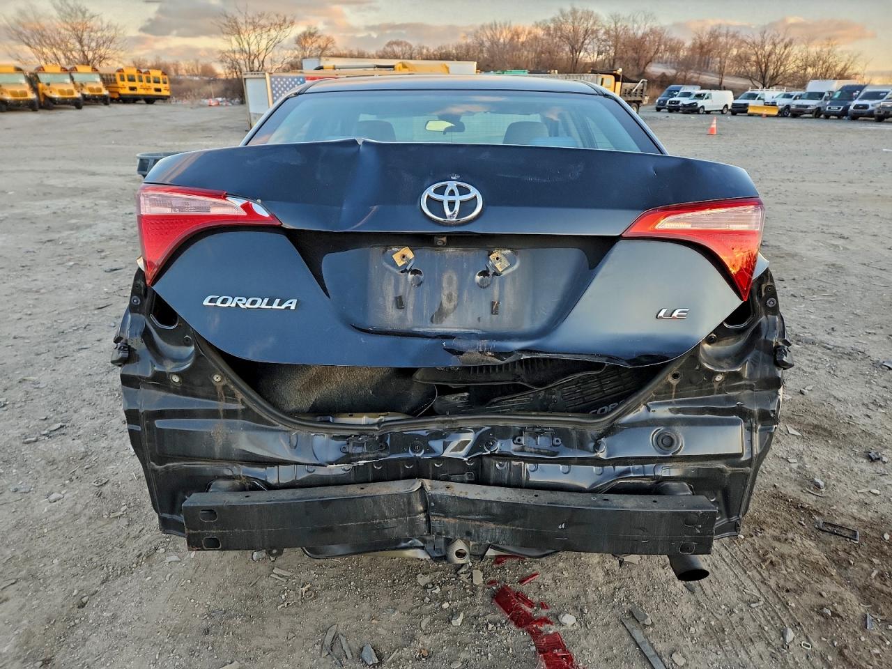 Toyota Corolla L Image 6