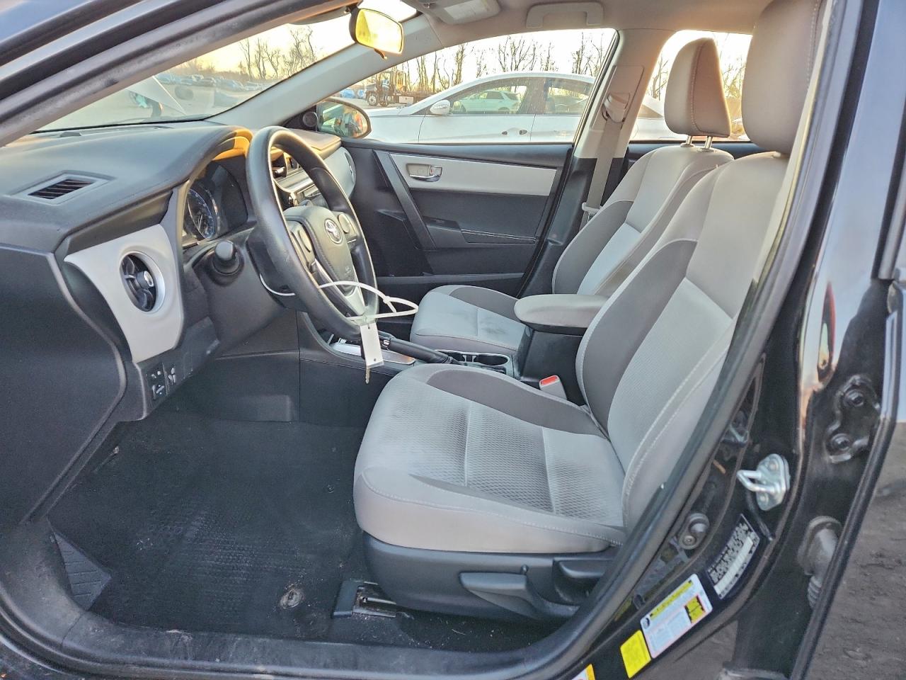 Toyota Corolla L Image 7