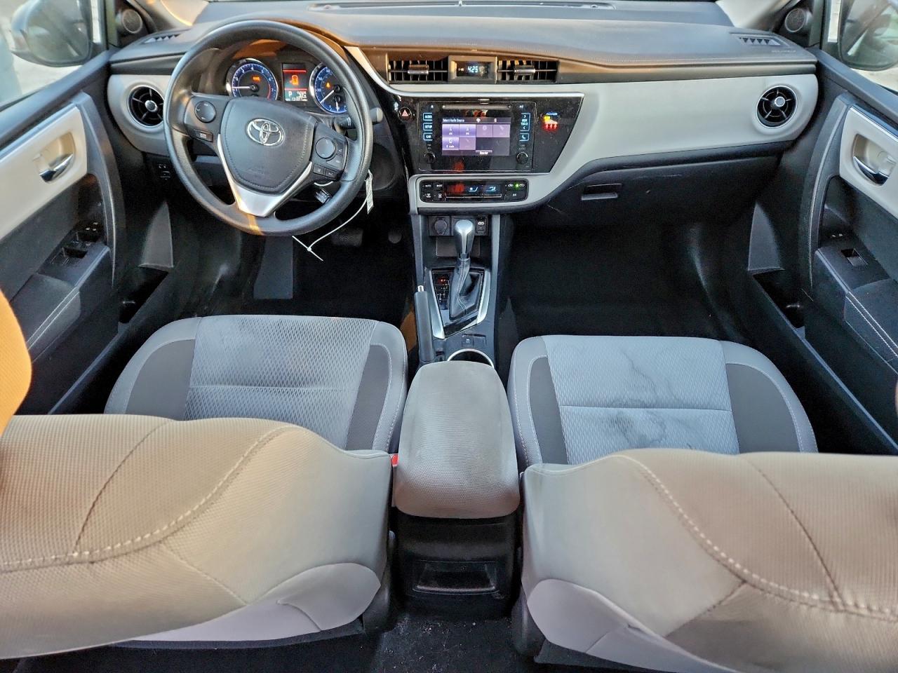 Toyota Corolla L Image 4