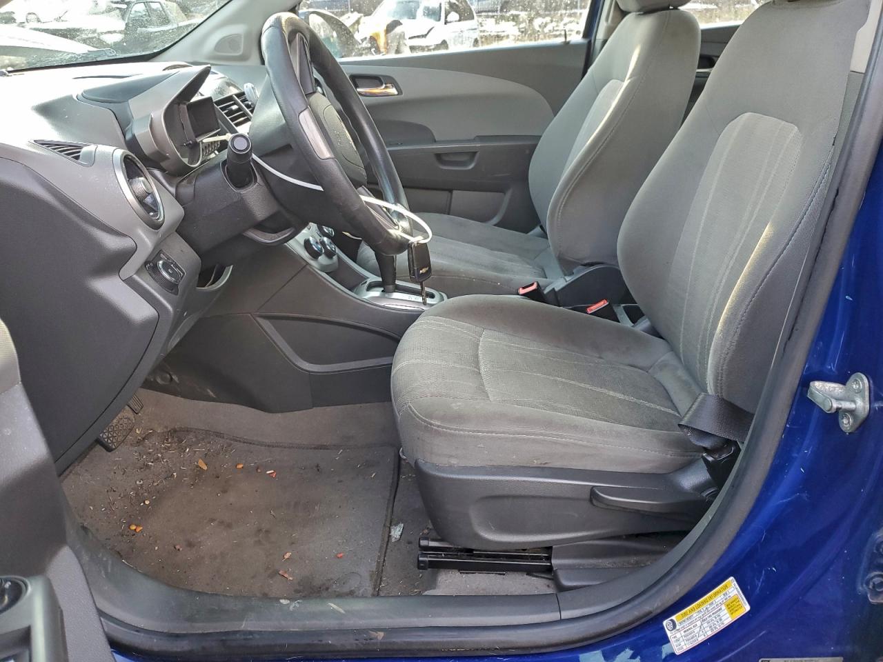 Chevrolet Sonic Lt Image 3