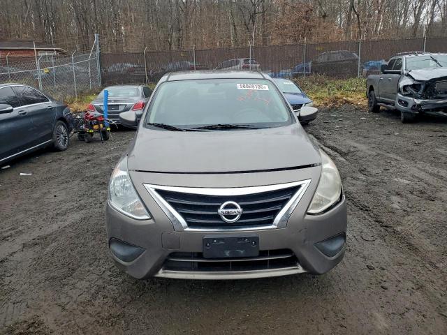 Nissan Versa S Image 12
