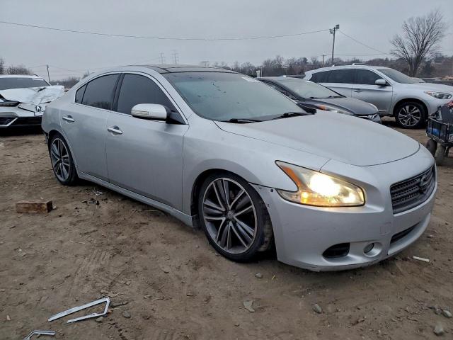 Nissan Maxima S Image 2