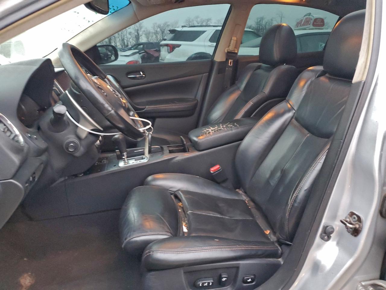 Nissan Maxima S Image 4