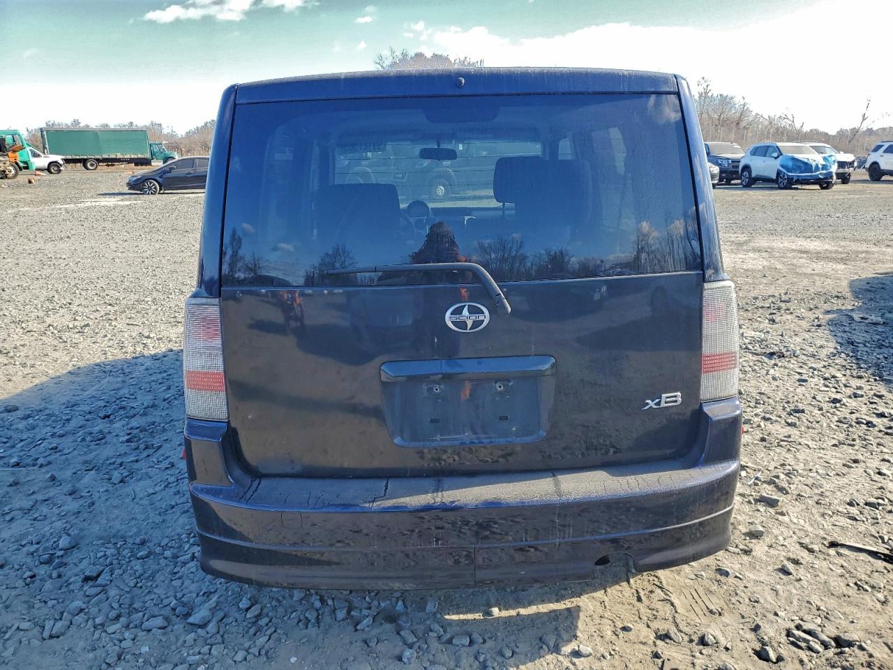 Toyota Scion Xb Image 2