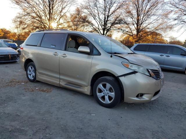 Toyota Sienna Le Image 4